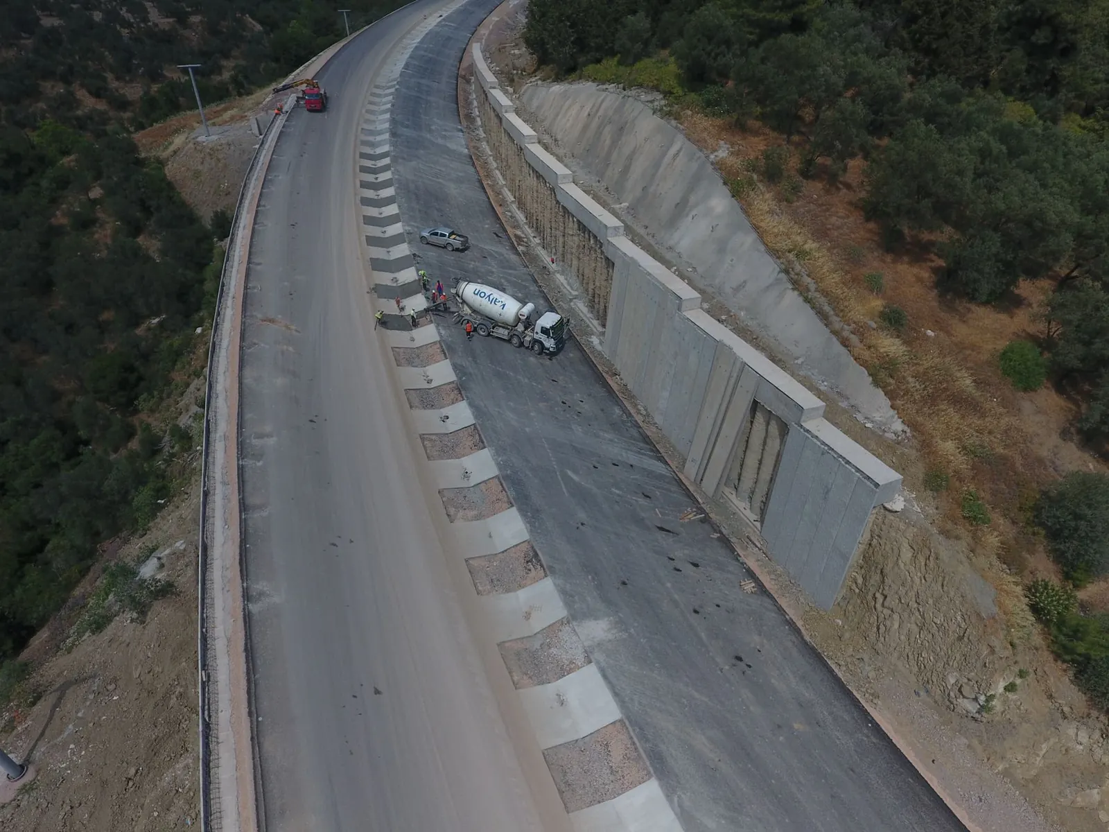 1785851306-auto-013f5210046c6c16 D400 karayolunda trafik kazası sonrası hasarlı araçlar
